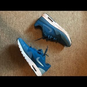 Nike Ultra Moire Air Max Running Shoes